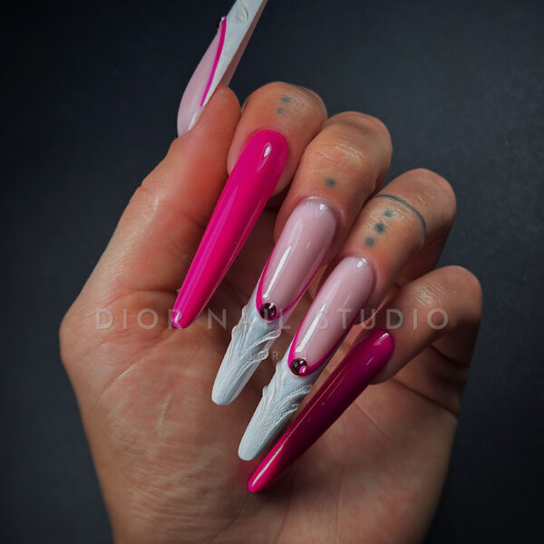 Nohti iz studia Dior Nail Studio