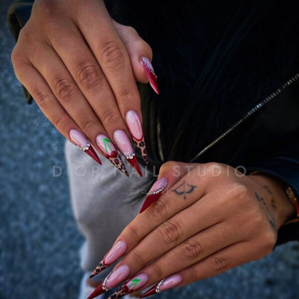 Nohti iz studia Dior Nail Studio