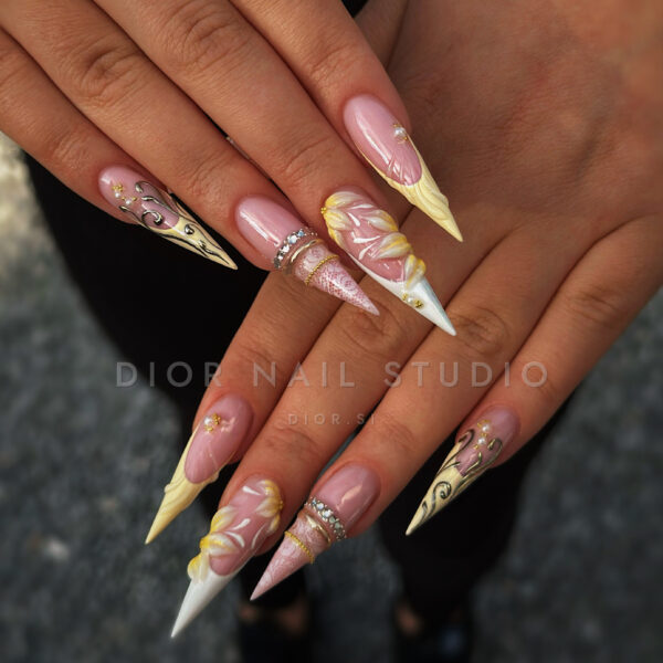 Nohti iz studia Dior Nail Studio