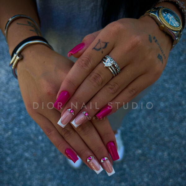 Nohti iz studia Dior Nail Studio