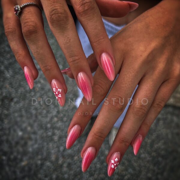 Nohti iz studia Dior Nail Studio