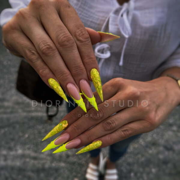 Nohti iz studia Dior Nail Studio