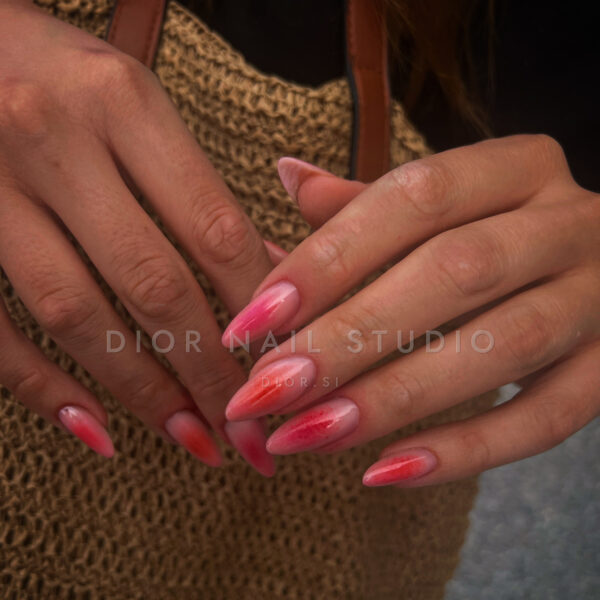 Nohti iz studia Dior Nail Studio