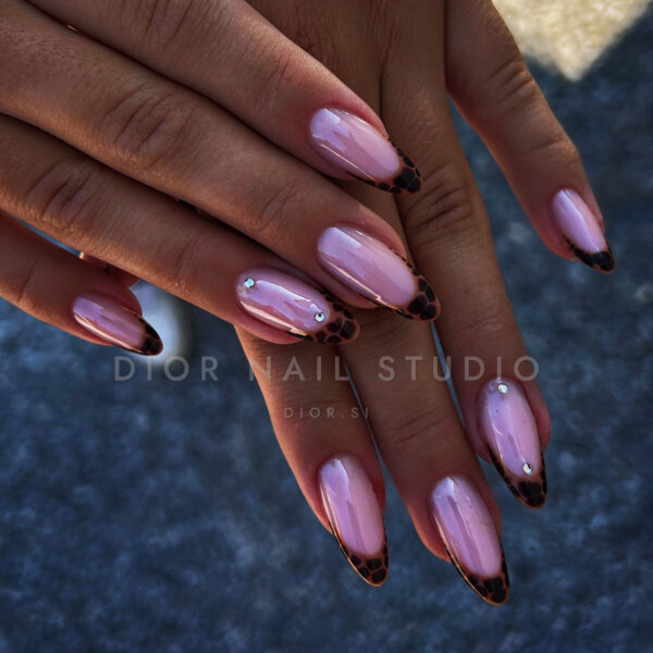Nohti iz studia Dior Nail Studio