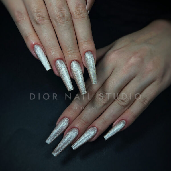 Nohti iz studia Dior Nail Studio