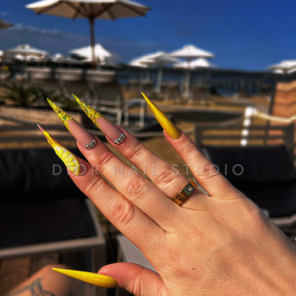 Nohti iz studia Dior Nail Studio