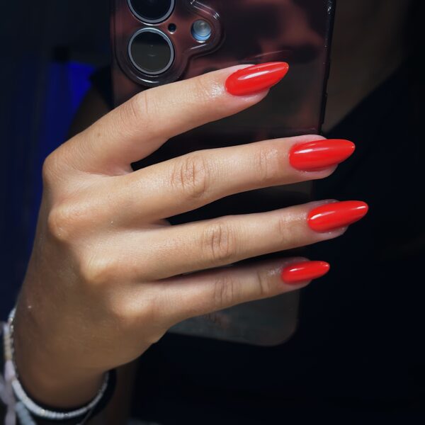 Nohti iz studia Dior Nail Studio