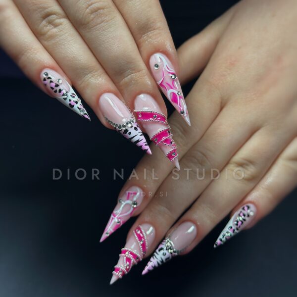 Nohti iz studia Dior Nail Studio