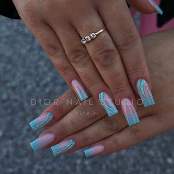 Nohti iz studia Dior Nail Studio