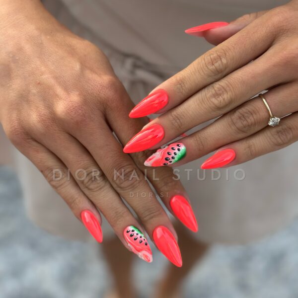 Nohti iz studia Dior Nail Studio