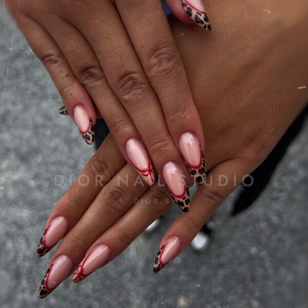 Nohti iz studia Dior Nail Studio