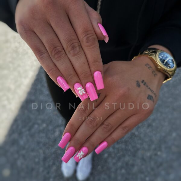 Nohti iz studia Dior Nail Studio
