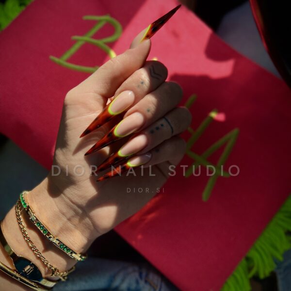 Nohti iz studia Dior Nail Studio