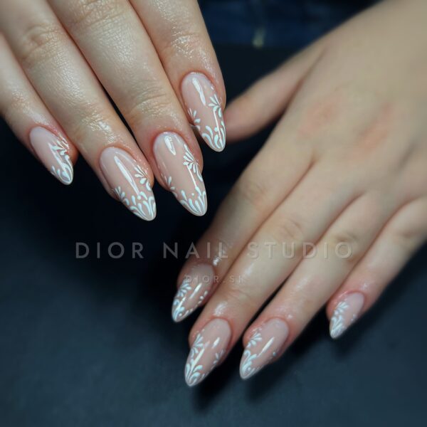 Nohti iz studia Dior Nail Studio
