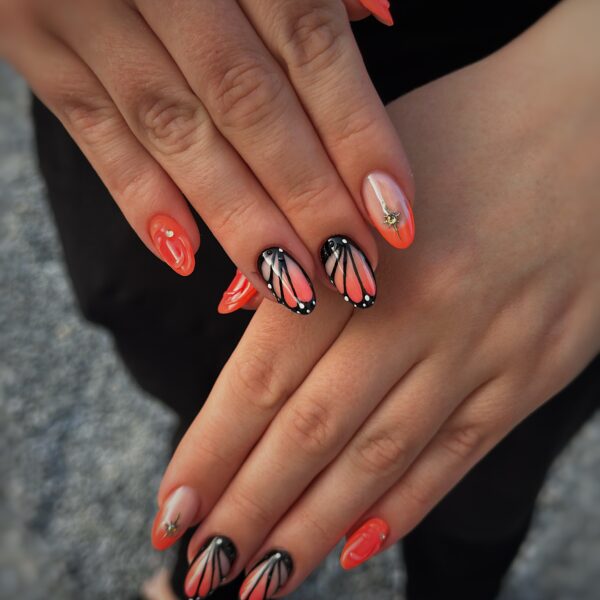 Nohti iz studia Dior Nail Studio
