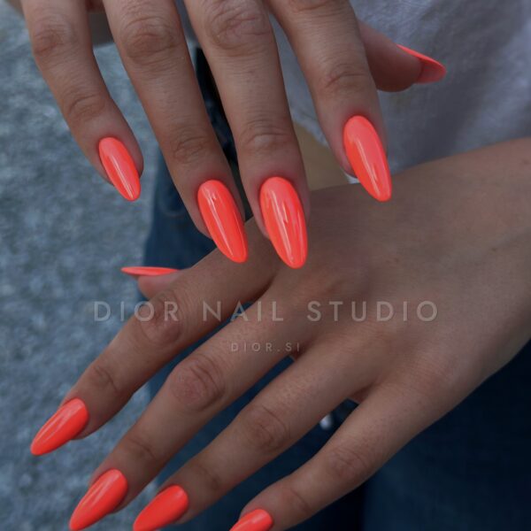 Nohti iz studia Dior Nail Studio