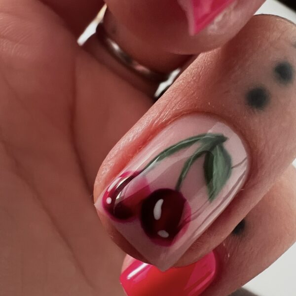 Nohti iz studia Dior Nail Studio