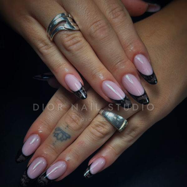 Nohti iz studia Dior Nail Studio