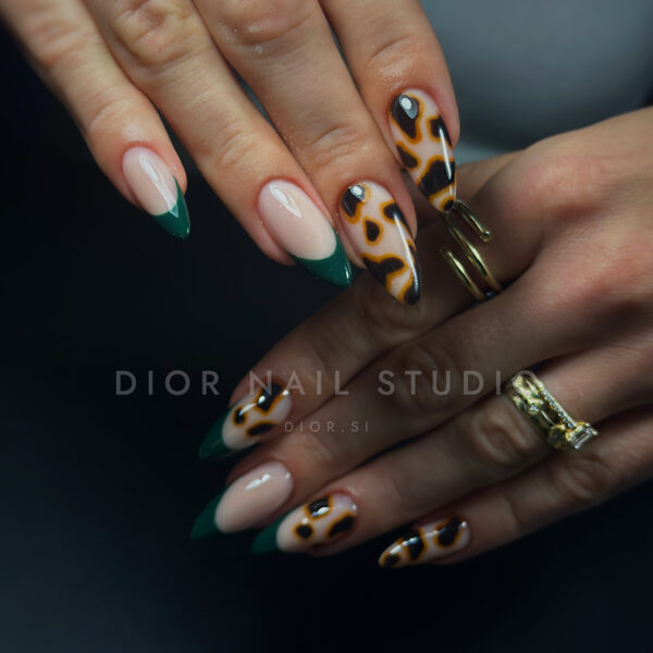 Nohti iz studia Dior Nail Studio