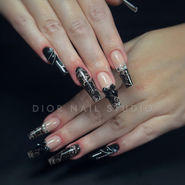 Nohti iz studia Dior Nail Studio