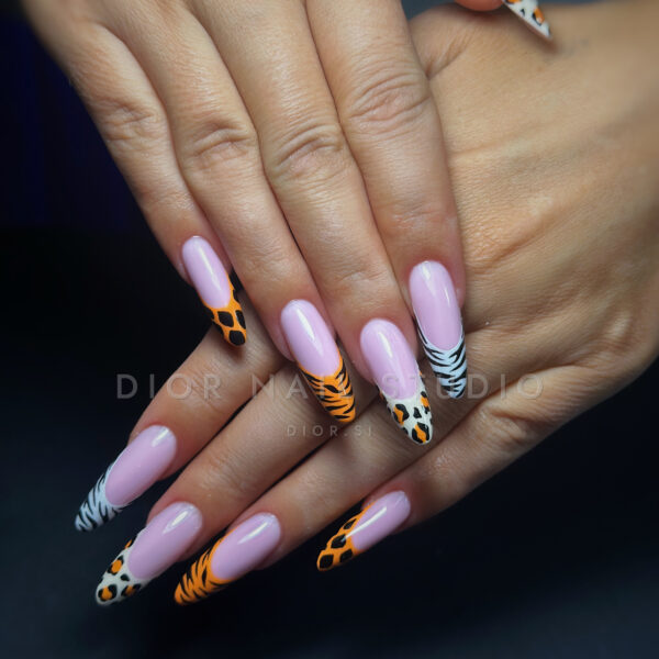 Nohti iz studia Dior Nail Studio