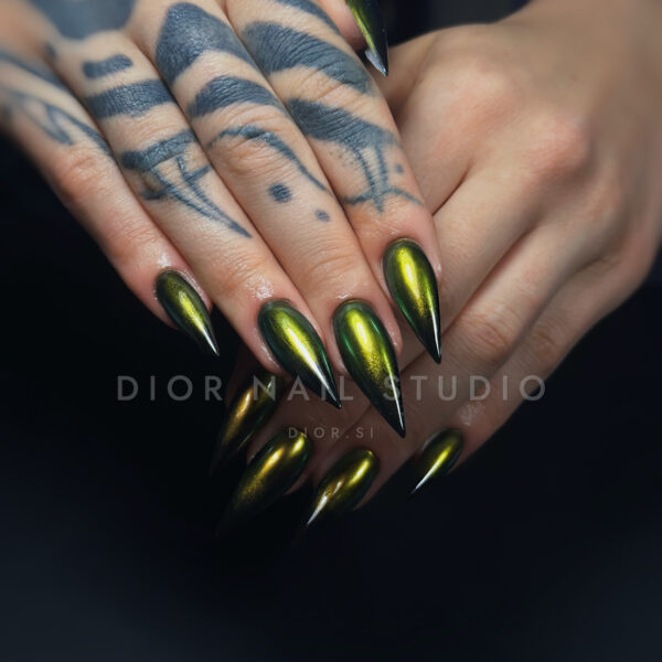 Nohti iz studia Dior Nail Studio