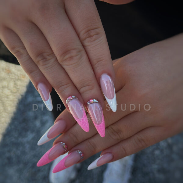 Nohti iz studia Dior Nail Studio