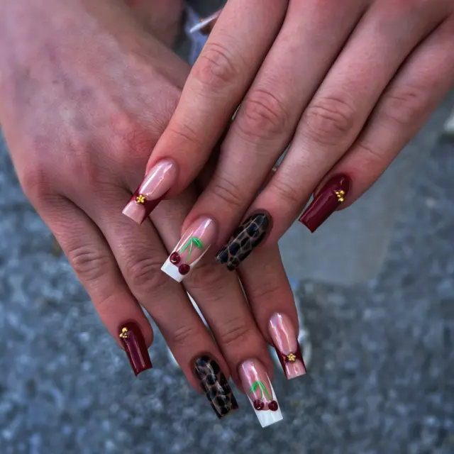 Jesenske barve so ze v uporabi 🍒🤎
.
.
.
.
.
.
Made with @ritzynails_slovenija 
.
.
.
.
.
.
.
.
.
.
#outumn #nails #squarenails #velvetred #trend #nailsart #nailstyle #nailsdesign #nailsofinstagram #nailsaddict #3dnailsart #nailsonpoint #nailsbyme #nailstoinspire