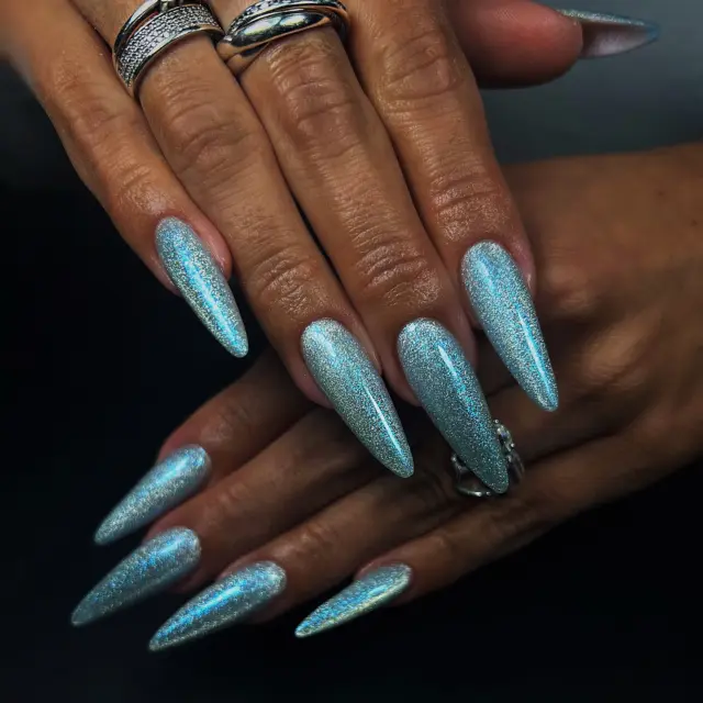 Ledena kraljica.
Aura cat eye by @ritzynails_slovenija