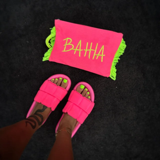 Pink vibes only. 💗💚 Neon pedi, summer mood & vacation ready. 🌴✨ Which color are you choosing this summer?👇 Save this inspo for your next appointment!