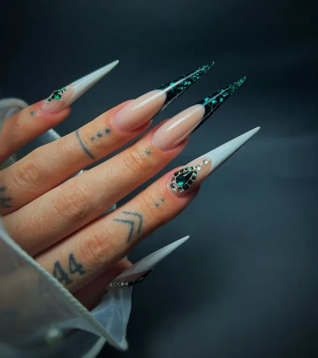 A niso popolni😍
Zagotovi si svoj termin😉 tudi ti imas lahko taksne.
.
.
.
.
@ritzynails_slovenija 
.
.
.
.
.
.
.
.
.
#newnails #longnails #stilettonails #nailsslovenia #nailstagram #nailsaddict #nailsart #nailsoftheday #nailsinspiration #nohtiljubljana #podaljševanjenohtov