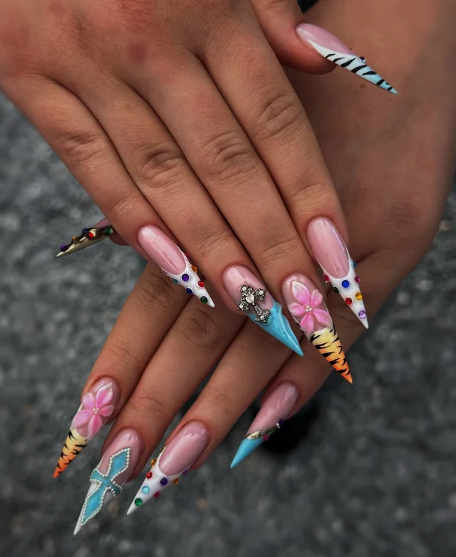 🌸🦋 Barbie vibes with a little wild side.
• material : @ritzynails_slovenija 
.
.
.
.
.
.
.
.
.
.
.
.
#nails #nailart #stilettonails #glamnails #summernails