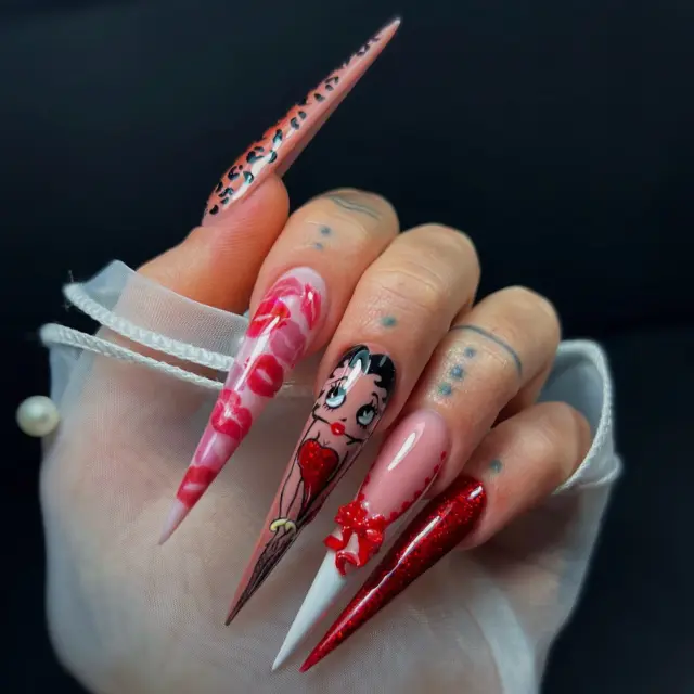 Valentincki❤️💋
• rocna poslikava
MATERIAL: @ritzynails_slovenija 
.
.
.
.
.
.
.
.
.
.
.
.
#longnails #stilettonails #valentines #valentinenails #nails