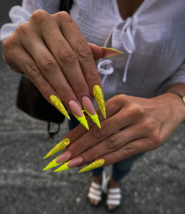 ✨ Neon Stiletto Nails ✨
Drzen dizajn, natančna izdelava in brezhiben sijaj. 💚💛
Za vse, ki si želite izstopati z edinstvenim stilom.
📩 Rezervacije v DM ali na spletni strani
💅 #Gel nohti #Podaljševanje #Nail art
@ritzynails_slovenija (N1 iz kolekcije neon)