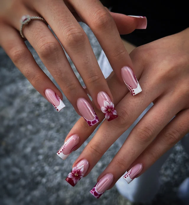 Cudovita kombinacija bordo rdece R10 in klasicni french z poletnim privdihom.
.
.
.
.
.
.
@ritzynails_slovenija 
.
.
.
.
.
.
.
.
.
.
#summernailsideas #nails #nailsofinstagram #nailsart #nailsdesign