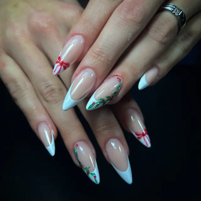 Christmas nails 🎄✨
.
.
.
.
.
@ritzynails_slovenija 
.
.
.
.
.
.
.
.
.
.
.
.
#christmasnails #mistletoe #bownails #nailsnailsnails #nailsdesign #nailsofinstagram #nailsoftheday #nailsart #nailsaddict #nailstoinspire #nohtiljubljana #podaljševanjenohtov #gelnohti