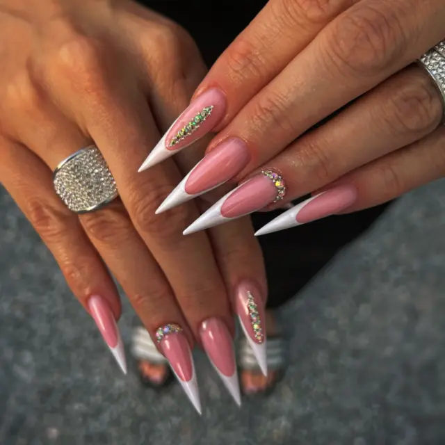 Lepi in elegantni🤍🩷
.
.
.
.
@ritzynails_slovenija 
.
.
.
.
.
.
.
.
#frenchnails #stilettonails #christalnails #longnails #nail #nails #nailsart #nailstyle #nailsofinstagram #nailsoftheday #nailsinspiration #nohtiljubljana #ljubljana #podaljševanjenohtovljubljana #gelnohti #nohtislovenija #slovenianails